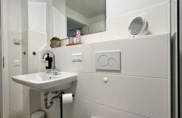 Moderne Wohnung nähe HBF-Lift-Tiefgarage-Contactless Check-in - Foto 22