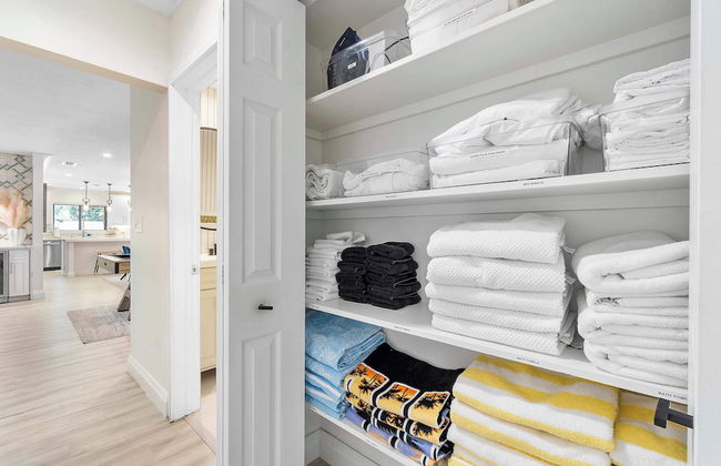 Coastal Retreat Stylish 4 BDR w/ Private Pool! - Foto 24