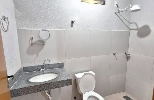 CASA - 2 minutos do aeroporto - 3 qtos com ar - Foto 36