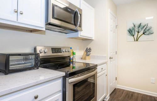 Serine Space - Townhome - King Bed - Duke - Long Term Stays - Foto 1