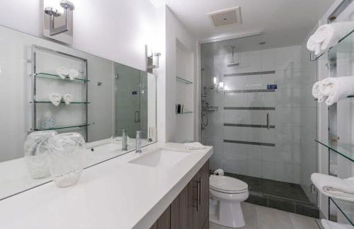 Cityscape Elegance with Water Views - Foto 37