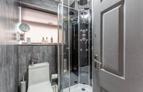 City home with parking and garden- pet friendly - Photo 14