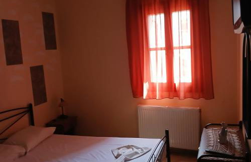 Avgonima Family's Rooms I - Photo 2