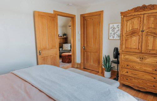Spacious Downtown Family with Large Patio, Hot Tub, Fire Pit, by Forest & Peak Retreats - Foto 33