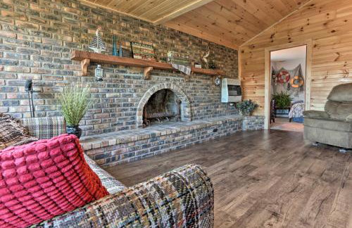 Waterfront Syracuse Home Deck, Fire Pit and Kayaks - Foto 5