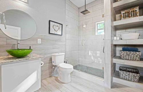 New Swanky Rustic Modern 5 STAR Home near Downtown - Foto 27