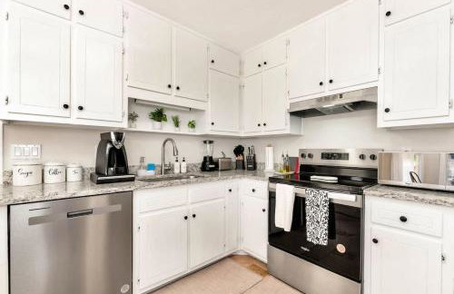 4BR Cozy Family Retreat Near Mall of GA, Near Lake Lanier - Sleeps 10 - Foto 9