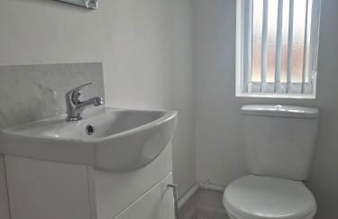 3 bedroom house-Ellesmere Port - Photo 11