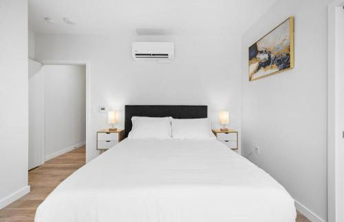 Comfy 1BD1BA Riverside Apt W QueenBdLaundryTV - Foto 2