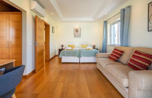 Captivating Villa 600M to Vau Beach - Foto 21