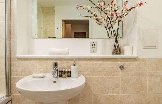 Modern Comfort: Stratford 3BR Duplex - Foto 17