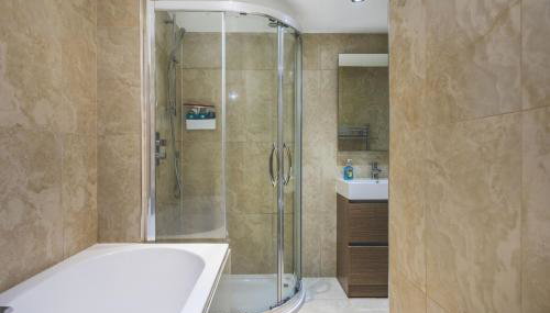 Elegant 1BDR Flat with Private Patio - Foto 5