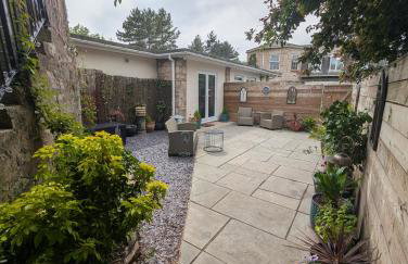 Private, Modern and Detached Garden Apartment - Photo 4