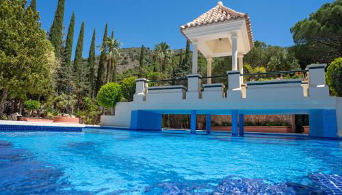 Villa de Lujo para familias y empresas - Photo 2, Garden, sunbed