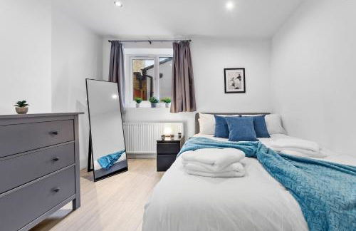 Urban Hideaway, Private Garden, 2 Mins to Station - Foto 17