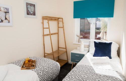 Lovely 2-bedroom Seaside Retreat with Free Parking - Foto 4