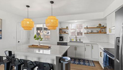 Mountain Views, Close to Attractions, Upper Unit - Foto 5, stove, dishwasher