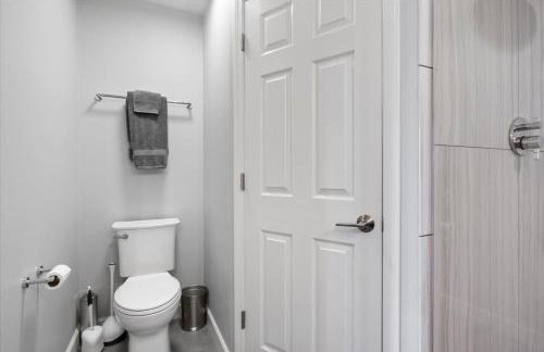 Modern Decor, Views, Grill, Workstation, Boat + 2 PWC Slips & Resort-Style Amenities - Foto 31