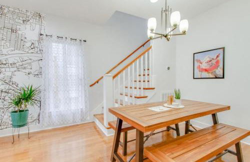 Vibrant Trendy Two Bedroom Home Near Marathon Village - Foto 14