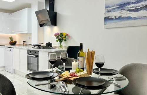 Borage House- Crawley,3BR House, Wifi, Parking, Close to Gatwick Airport, Contractor friendly, short and long term stays welcome - Foto 47