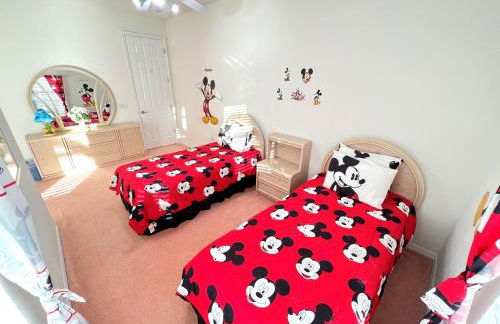 Lakefront Getaway LG South Facing Pool Hot Tub Pool Table & BBQ - 2 miles Disney - Foto 11