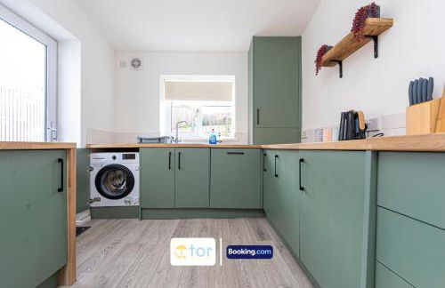 Explore Welsh Wonders, 3 Bedroom House By The One Retreats Short Lets & Serviced Accommodation Treharris - Foto 7