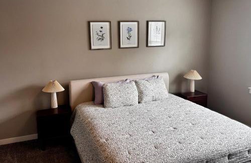 North End blue -Hot Tub - Fire Pit - Downtown -4BR - Photo 38