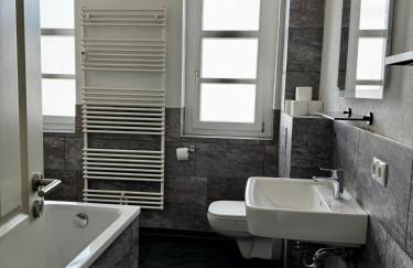 Premium Quartier - Modernes Apartment, 2 Schlafzimmer, WLAN, Parken, Küche - Foto 6