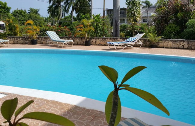 Holiday House Second floor Ste - Photo 59