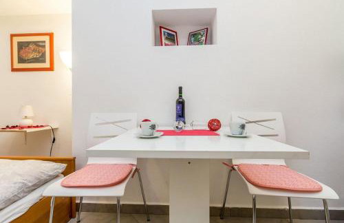 Studio apartman u kući s bazenom - Foto 11