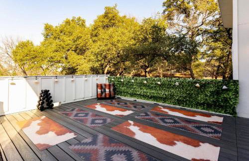 SoCo Cowgirl: Pool, Putt, Karaoke, Spa, 2mi to DT - Foto 8