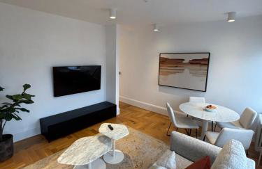 FOX ON THE HOE - Luxury Apartment accommodation - Photo 2