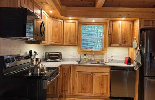 Luxury Forest Lake House - Privacy, Nature, Conveniences - New 2 bedroom - Foto 4