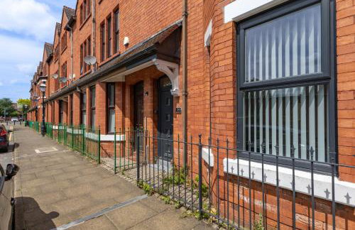 Modern City Centre Townhouse sleeps 10 & Parking - Foto 34