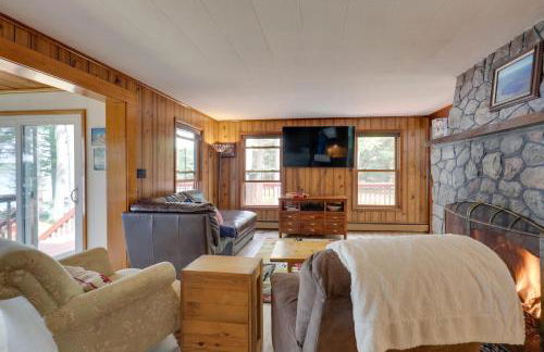 Dock and Views Lakefront Family Home in Conover! - Foto 4