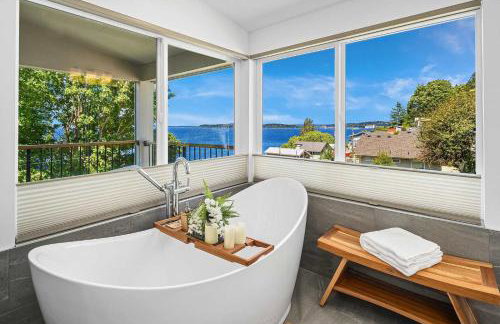 Luxury 6 BR Mansion w Water Views & Walk to Beach - Foto 5