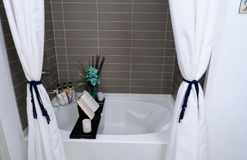 Seaside Retreat 1BD Lux King in Southeast Jax - Foto 24