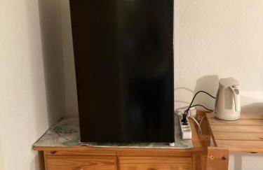 Ruhiges ganzes Apartment Self Check-in 45 m zwei Zimmer Groses Bad Badewanne Kochnische - Foto 10