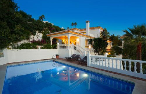 Large Family Villa 500m From Beach with Stunning Views - Photo 9