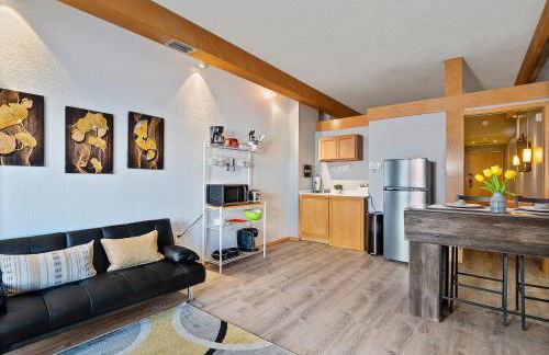 Couples Getaway - Sweet Retreat - European Village Best Location - Foto 16