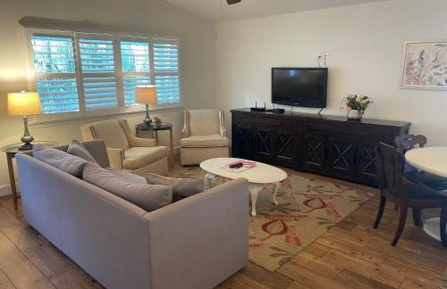Modern, Upscale, and New Blue Bungalow in the heart of Downtown St Augustine - Foto 7