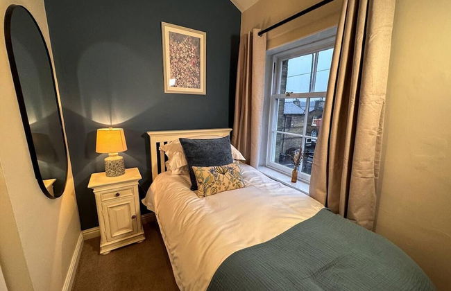 Captivating 3-bed Cottage in Saltaire - Foto 6