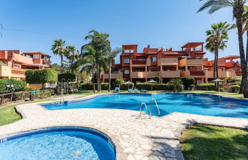 Bajo con acceso directo desde la terraza a la piscina y parking privado en La Reserva de Marbella by Sunny Residences - Foto 28