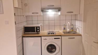 Studio à côté du RER Le Guichet à Orsay (Paris Scalay) - Foto 3, stove, minibar