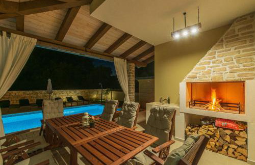 Villa David - luxurious secluded villa with a heated pool - Foto 41