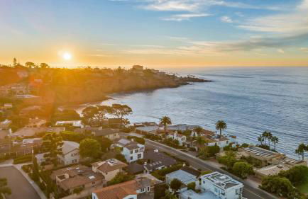 Pacific Perfection - Ocean Views Jacuzzi Walk to Beach and Dining - Photo 65