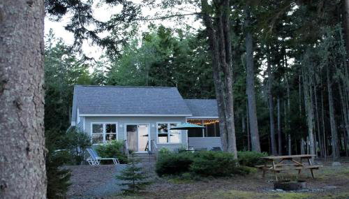 Romantic Waterfront Cottage with Private Beach & Fireplace Near Hancock, Maine - Foto 1