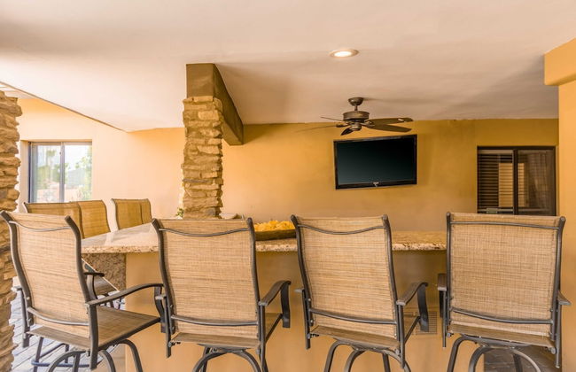 Sereno Ranch by Avantstay Sleeps 16! Outdoor Bar/kitchen, Pool, Fire Pit & Hot Tub! - Foto 50