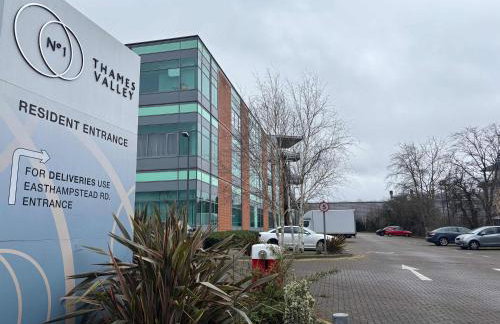 Modern Studio in Bracknell with free Parking - Photo 3