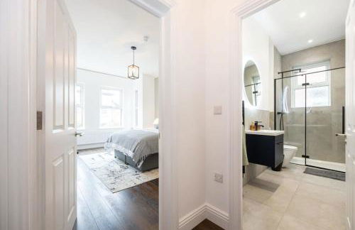 Stunning Luxury Spacious Holiday Home - 5 Bedrooms - Rest & Recharge in Manchester - Foto 18